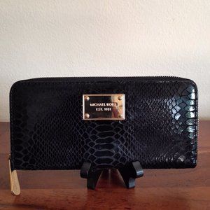 EUC, Michael Kors Black/Gold Reptile Like Leather Long Wallet